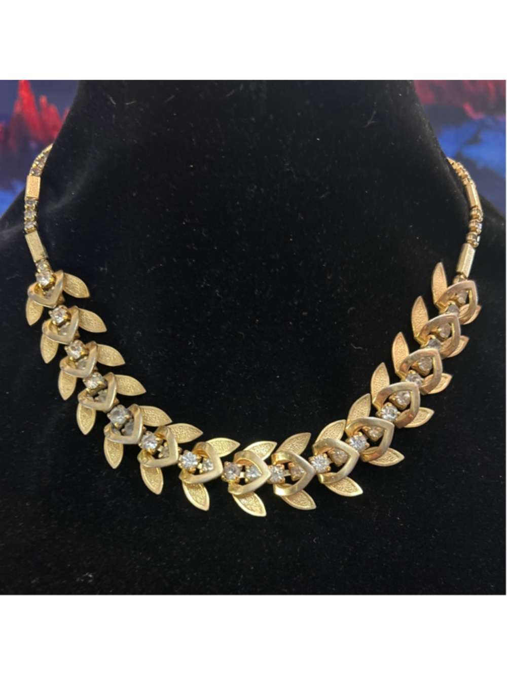 Women's vintage Gold & clear Stone Leaf Design Necklace 14” choker